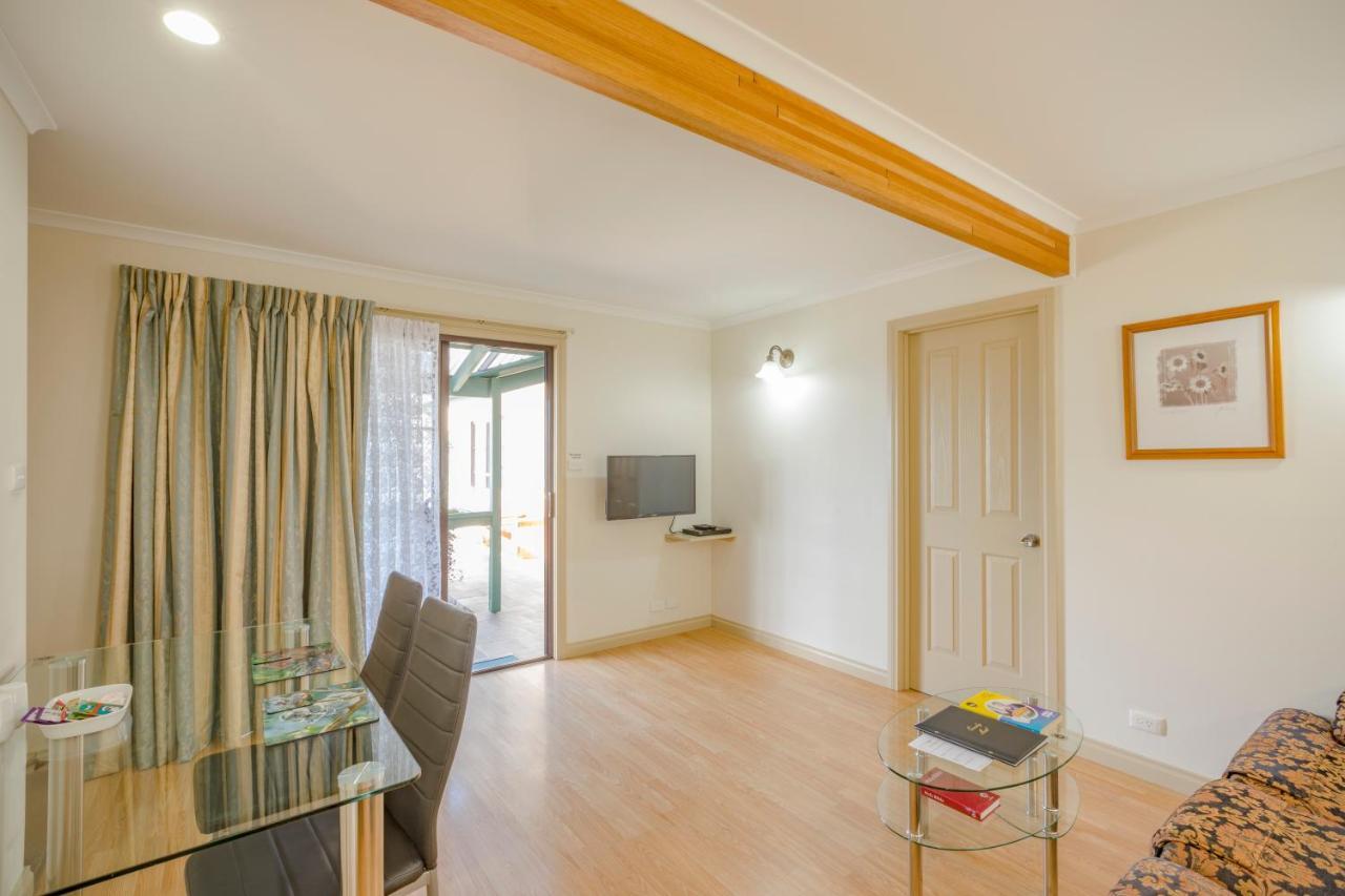 סט הלנס Queechy Motel מראה חיצוני תמונה